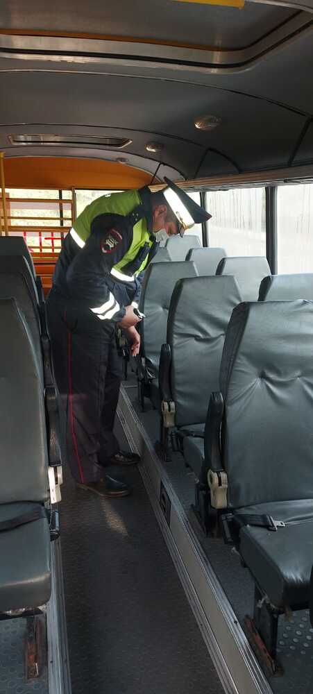 В Кандалакше сотрудники Госавтоинспекции осуществляют контроль за безопасностью детских перевозок